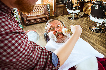 Image showing Santa claus shaving his personal barber