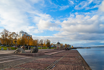 Image showing Autumn city lakeside