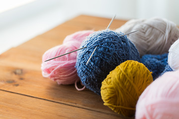 Image showing knitting needles and balls of yarn on wood