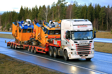 Image showing Scania R580 Heavy Transport of Dredging Equipment in Winter