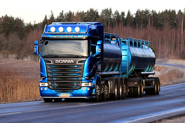 Image showing Blue Scania R580 Tank Truck on Winter Morning