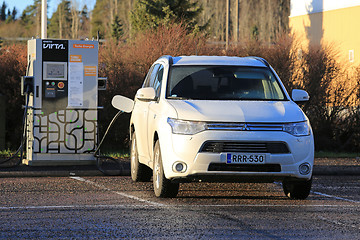 Image showing Mitsubishi Outlander Plug in Hybrid SUV Charging Battery