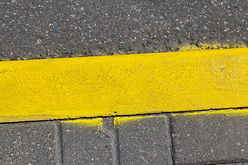 Image showing yellow line markings on the road