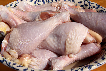 Image showing Raw chicken drumsticks