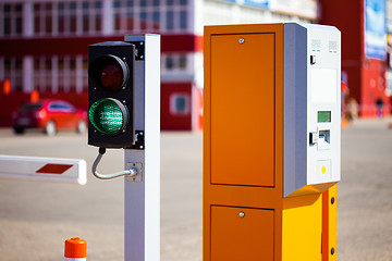 Image showing green semaphore entry to the parking lot