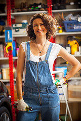 Image showing car mechanic woman in repair shop