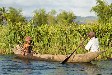 Image showing Life in madagascar countryside on river