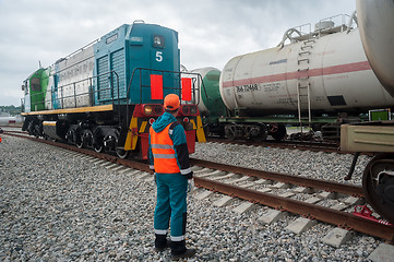 Image showing Process coupling locomotive with tank