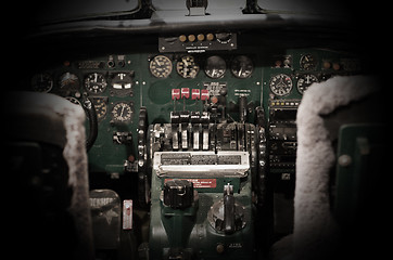 Image showing Center console and throttles in airplane