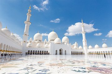 Image showing Sheikh Zayed Grand Mosque, Abu Dhabi, United Arab Emirates.