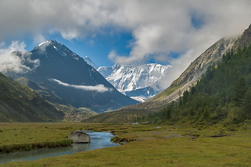 Image showing Wiew onto Belukha peak from Akkem lake valley