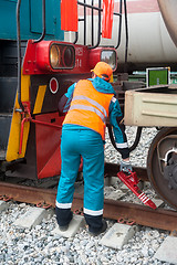 Image showing Process coupling locomotive with tank