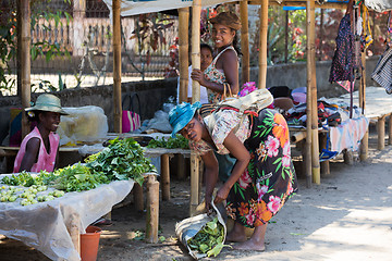 Image showing Malagasy peoples on marketplace in Madagascar