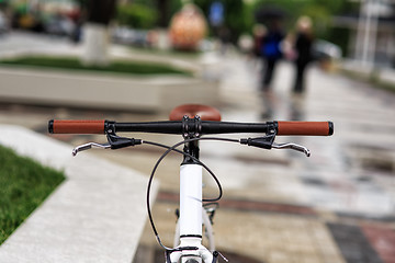 Image showing white fixed-gear bicycle on street