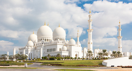 Image showing Sheikh Zayed Grand Mosque, Abu Dhabi, United Arab Emirates.