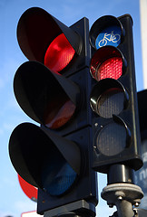 Image showing Car and bycicle semaphore on a traffic light