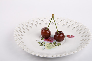 Image showing Cherrys and the plate