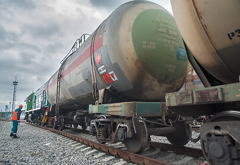 Image showing Process coupling locomotive with tank