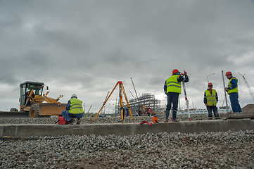 Image showing Workers do base under big oil tank