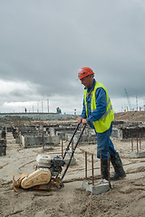 Image showing Builder worker with vibration plate