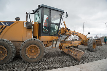 Image showing Grader leveling gravel on construction site