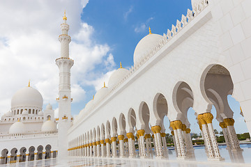 Image showing Sheikh Zayed Grand Mosque, Abu Dhabi, United Arab Emirates.