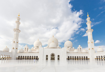 Image showing Sheikh Zayed Grand Mosque, Abu Dhabi, United Arab Emirates.