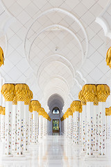 Image showing Sheikh Zayed Grand Mosque, Abu Dhabi, United Arab Emirates.