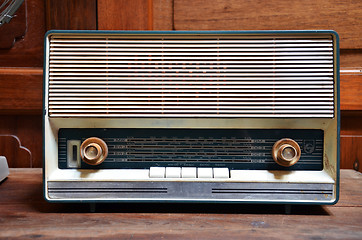 Image showing Grungy retro old radio