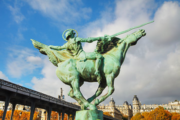 Image showing Statue at Bir-Hakeim bridge in Paris