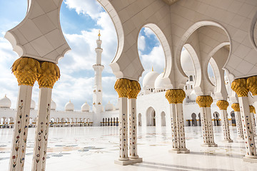 Image showing Sheikh Zayed Grand Mosque, Abu Dhabi, United Arab Emirates.