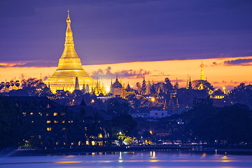 Image showing Shwedagon Pagoda at night 