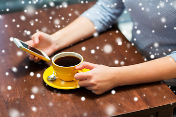 Image showing woman with smartphone drinking coffee at cafe