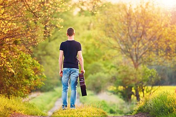 Image showing Guy with guitar