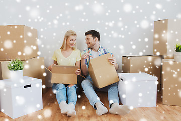 Image showing smiling couple with big boxes moving to new home