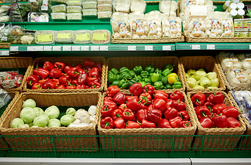 Image showing bell peppers or paprika at grocery store