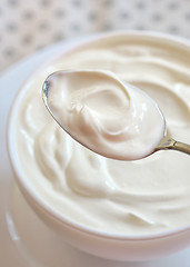 Image showing Ceramic bowl of white yogurt