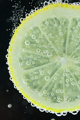 Image showing Lemon slice diving into water