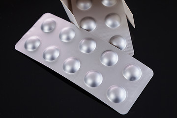 Image showing Silver blister pack of small pills