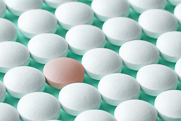 Image showing white and pink pills