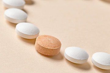 Image showing white and orange pills