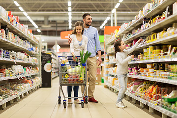 Image showing family with food in shopping cart at grocery store