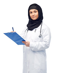 Image showing muslim female doctor in hijab with clipboard