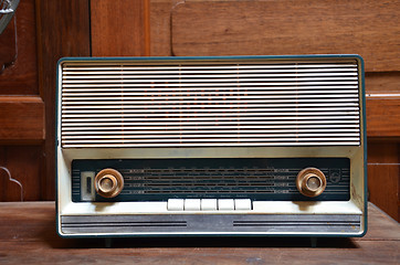 Image showing Grungy retro old radio  