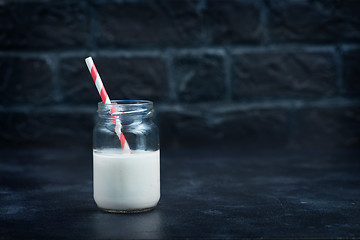 Image showing milk in glass