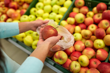 Image showing woman with bag buying apples at grocery store