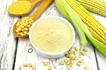 Image showing Flour corn in bowl with spoons on board