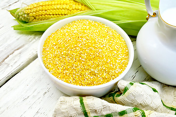 Image showing Corn grits in bowl on board