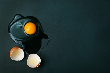 Image showing raw eggs