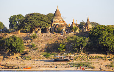 Image showing Boats and pagoda